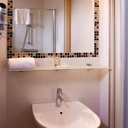 Terminus Orleans Hotel 2*